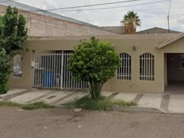 Casa independiente en venta en zona Industrial, Delicias