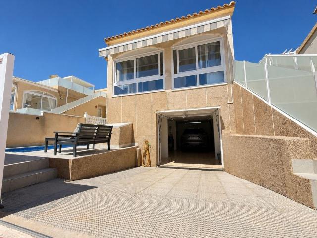 CASA INDEPENDIENTE TOTALMENTE REFORMADA CON PISCINA PRIVADA, GARAJE Y DISTRIBUCIÓN FLEXIBLE | ORIHUELA