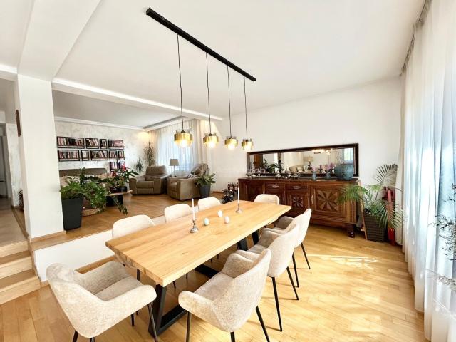 Casa individuala Odaile Otopeni 8 camere 4 bai 474mp 903mp teren