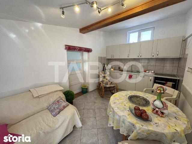 Casa individuala + apartament 2 fronturi teren 584 mp Turnisor Sibiu