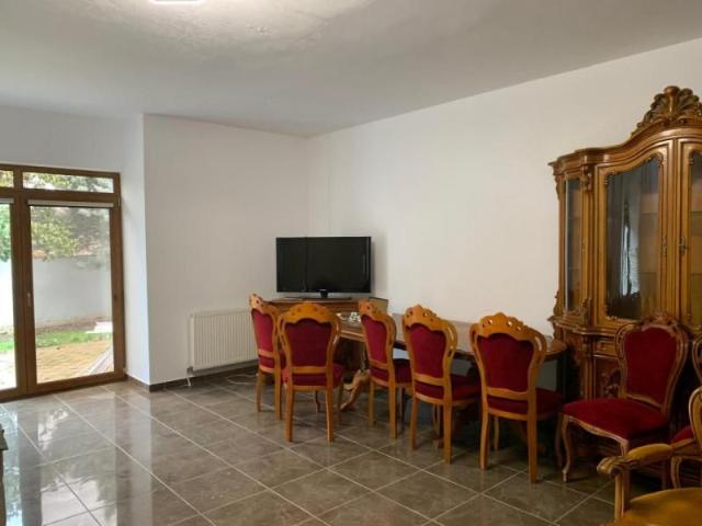 Casa individuala cu 16 camere de inchiriat, zona Sag