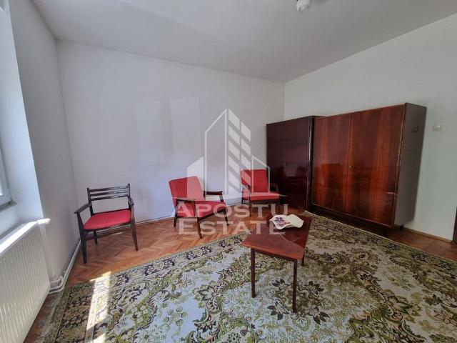Casa individuala cu 3 camere in Calea Sagului, cu curte s.
