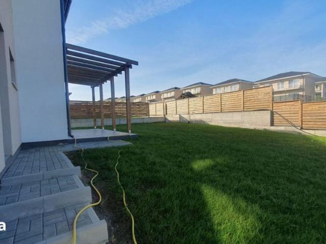 Casa individuala cu 4 camere de inchiriat, Dezmir