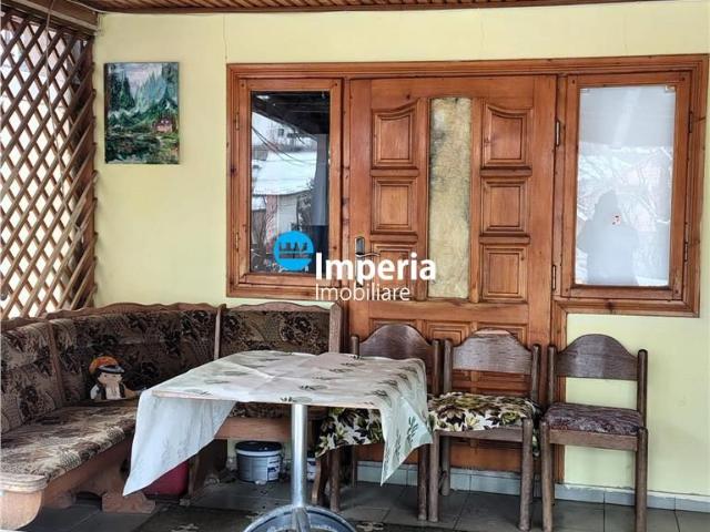 Casa individuala de inchiriat, 1000 mp curte, Horpaz Str. Principala