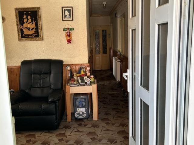 Casa individuala de inchiriat, 133 mp, 5 camere si curte cu foisor –