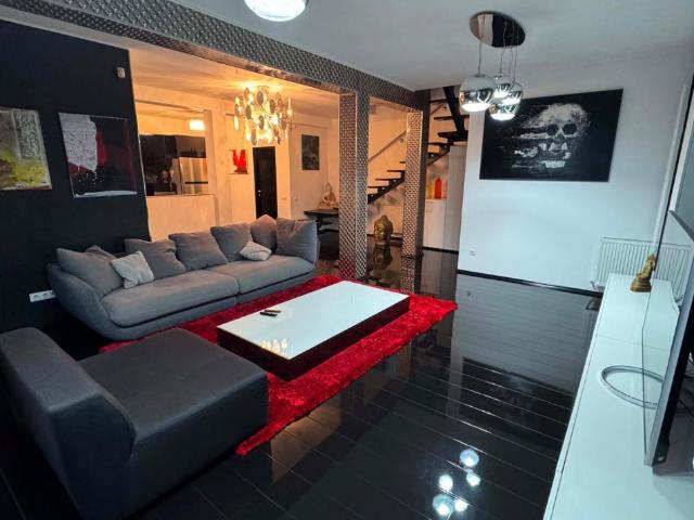 CASA INDIVIDUALA DE INCHIRIAT CU 4 CAMERE,CURTE 500 MP,GARAJ,ZONA VIVO