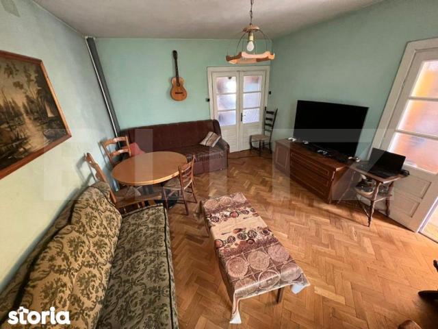 Casa individuala de inchiriat, cu 5 camere, 250 mp, zona Cetate