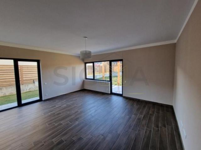 Casa individuala de inchiriat in Dezmir!