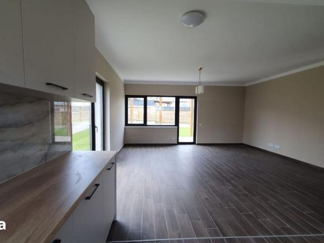Casa individuala de inchiriat in Dezmir, strada privata
