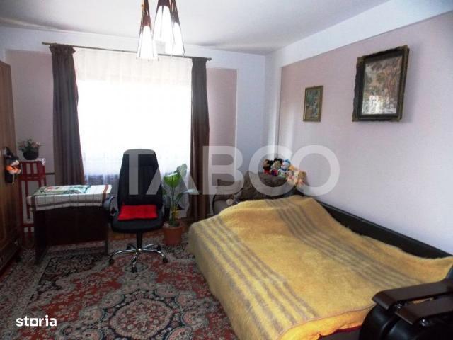 Casa individuala de vanzare 370mp 6 camere si 760mp teren Gusterita