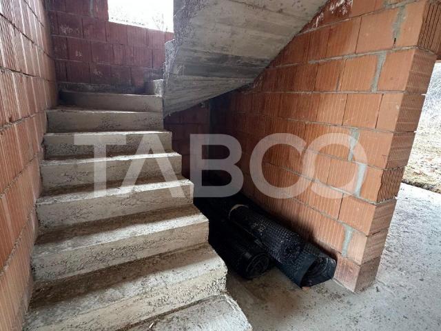 Casa individuala de vanzare curte 500 mp 5 camere carport 127 mpu
