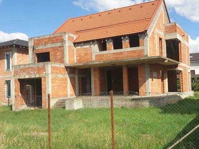 Casa individuala la rosu CHISODA