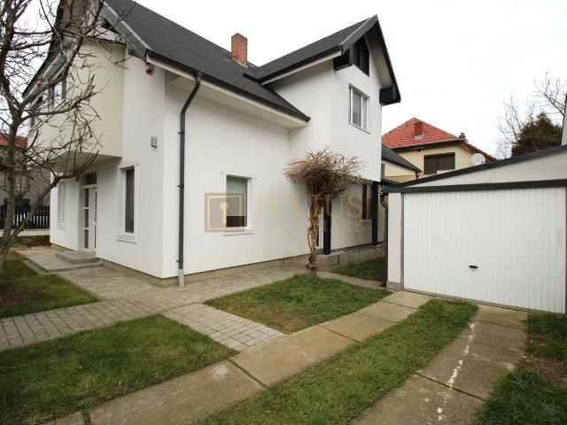 Casa individuala, zona Brytim, 4 camere + 2 bai, centrala proprie
