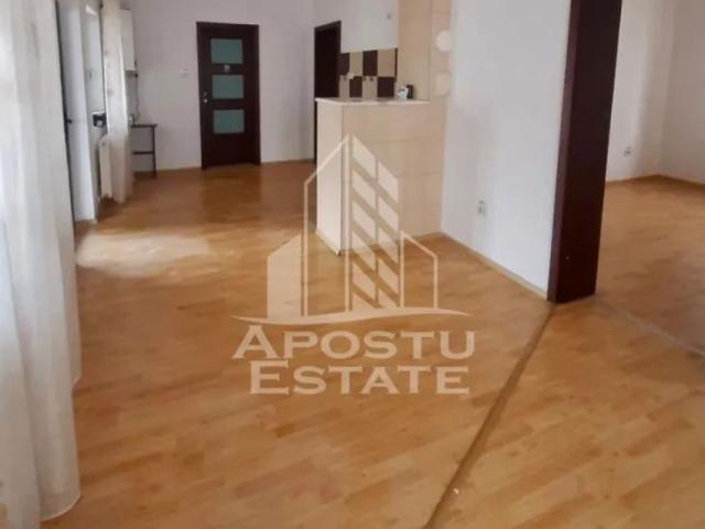 Casa individuala, zona Parneava
