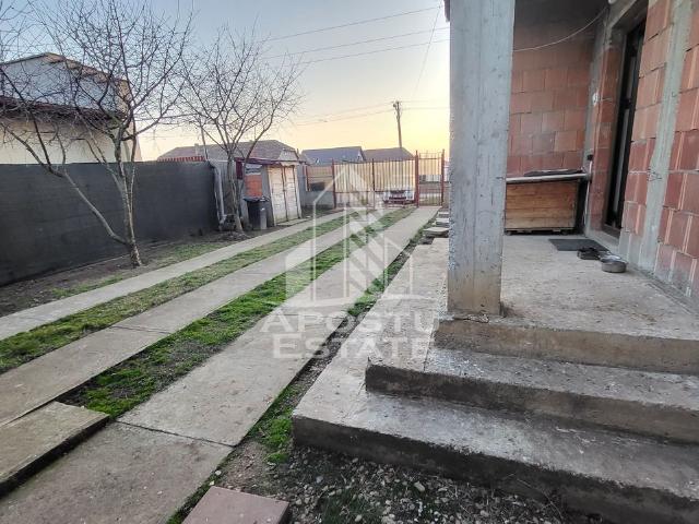 Casa individuala, 190 mp utili, garaj si teren de 700 mp, Satchinez