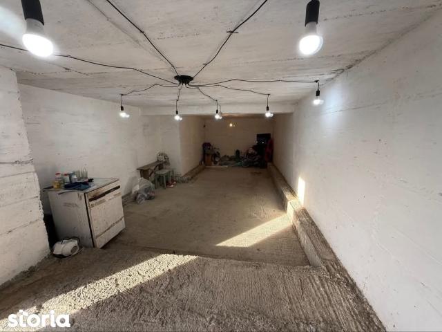 Casa individuala 240 mp total, teren 500 mp, garaj si beci, V. Adanca
