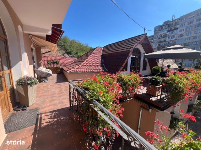 Casa individuala 300 mp utili, teren 750 mp, Garaj 7 camere, 4 bai