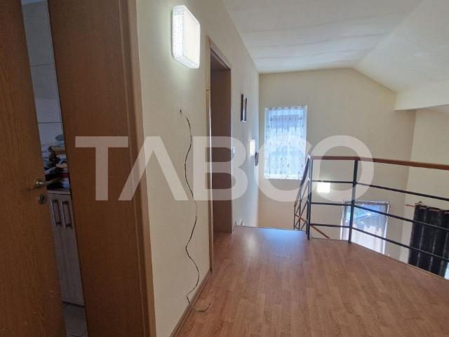 Casa individuala 4 camere cu teren generos si terasa inchisa Selimbar