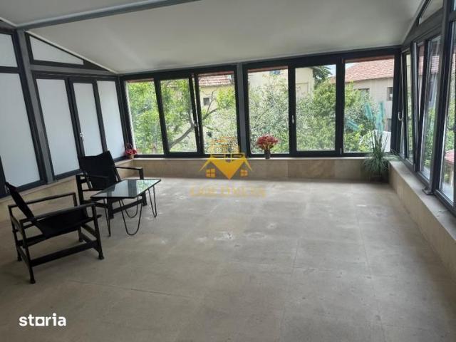 Casa individuala 5 camere zona centrala, 210 mp si garaj propriu!