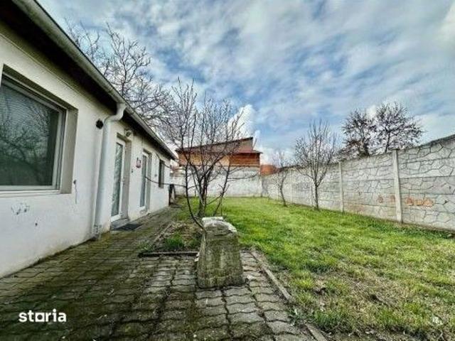 Casa individuala 7 camere+ apartament, 5 locuri de parcare. Sagului