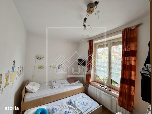 Casa individuala 9 camere, 7 bai, 240 mpu, 360 mp teren zona Lazaret