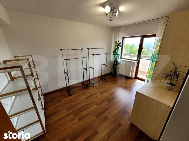 Casa indiaviduala cu 4 camere, 300 mp, curte 1000 mp, garaj, zona Iri
