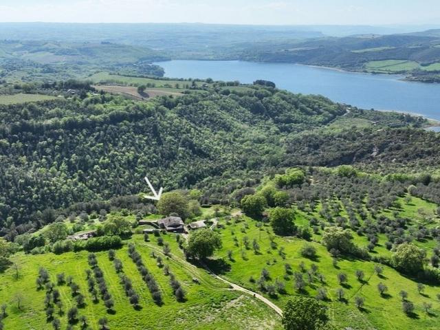 Casa indipendente vista lago in vocabolo poggio del pianello 9, Baschi
