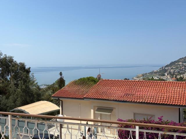 Casa indipendente vista mare in via g. d'annunzio 28, San Remo