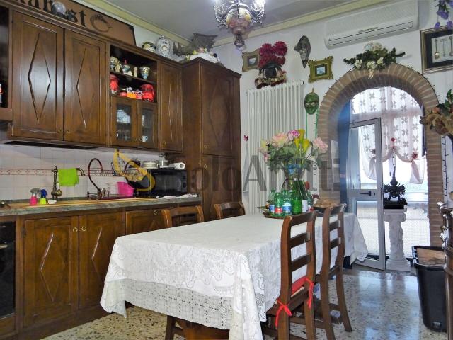 Casa indipendente a terre roveresche