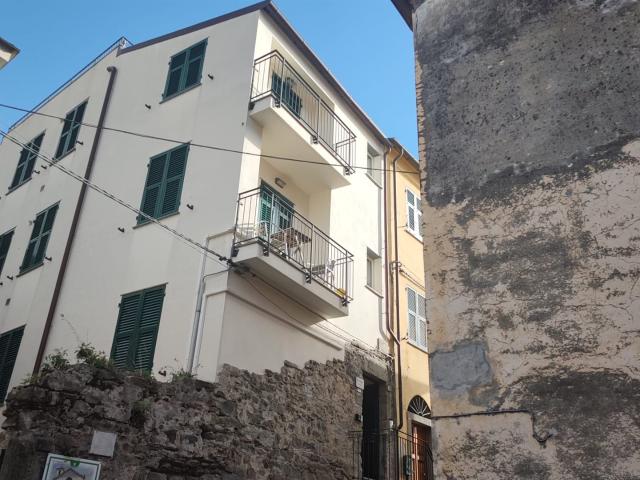 Casa Indipendente con 3 appartamenti 210m² Corniglia