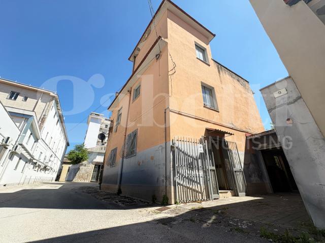 Casa indipendente con box a Santa Maria Capua Vetere