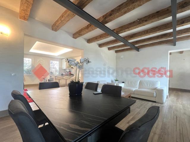Casa indipendente con box doppio a Isola Rizza