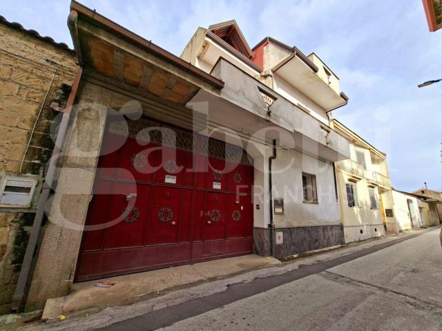 Casa indipendente con box doppio a Santa Maria Capua Vetere