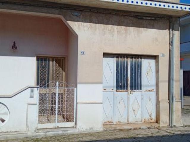Casa indipendente con garage e giardino