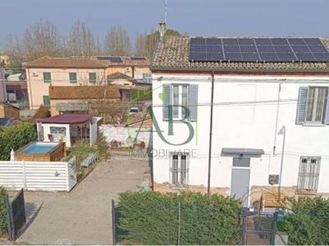 Casa indipendente con giardino