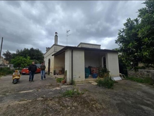 Casa indipendente con giardino