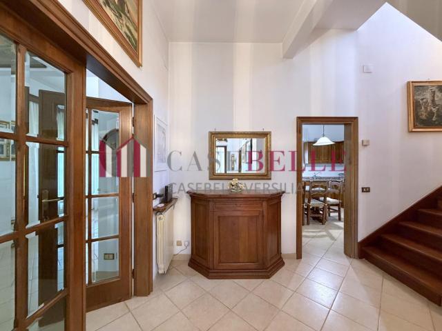Casa indipendente con giardino, Camaiore città