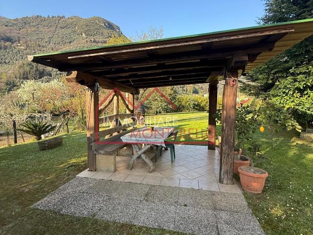 Casa indipendente con giardino, Camaiore lombrici
