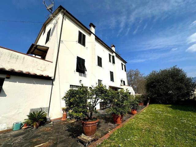 Casa indipendente con giardino, Capannori marlia