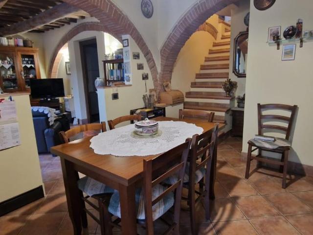 Casa indipendente con giardino, Carrara san martino