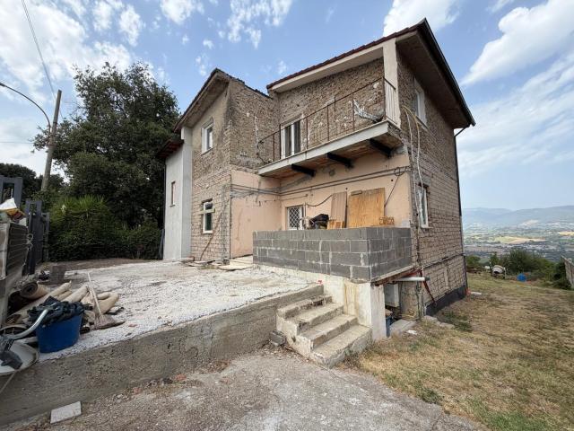 Casa indipendente con giardino a Torrita Tiberina