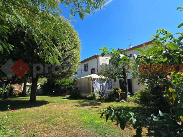 Casa indipendente con giardino a Arezzo