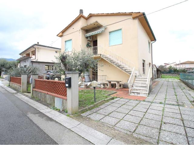 Casa indipendente con giardino a Bientina