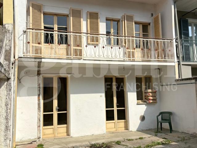 Casa indipendente con giardino a Bra