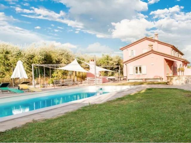 Casa indipendente con giardino a Castelnuovo Magra