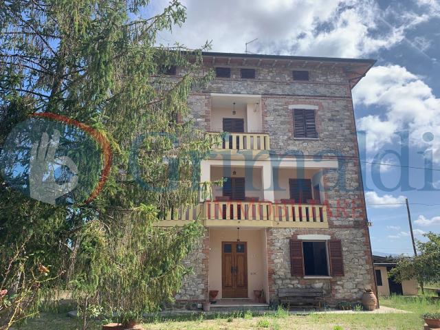 Casa indipendente con giardino a Castiglione del Lago
