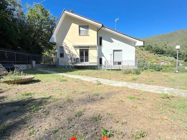 Casa indipendente con giardino a Casarza Ligure
