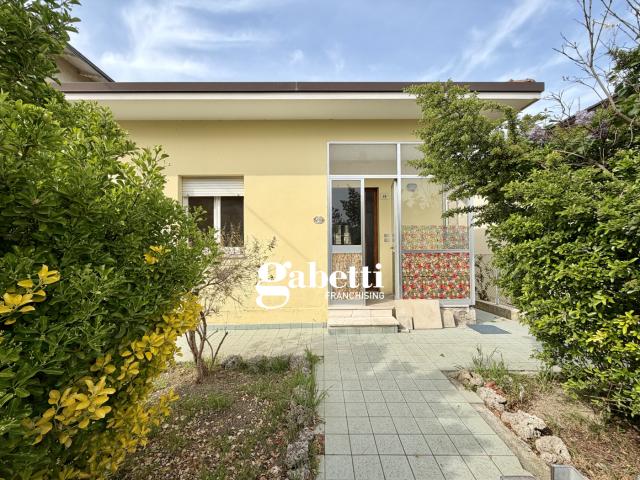 Casa indipendente con giardino a Cattolica