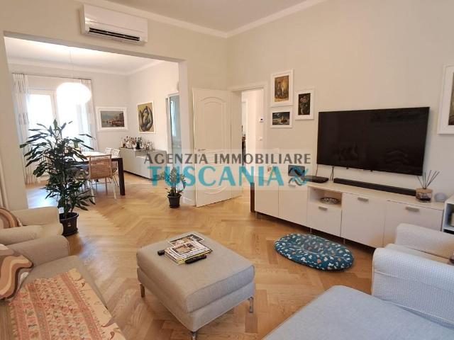 Casa indipendente con giardino a Cecina