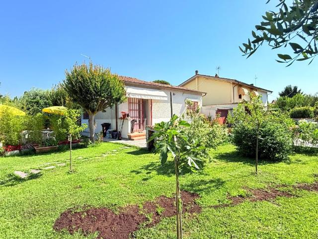 Casa indipendente con giardino a Chiesina Uzzanese
